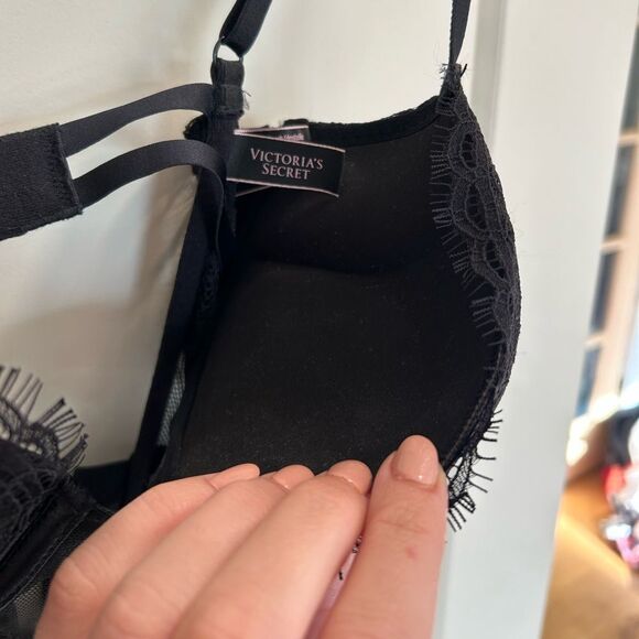 Victoria’s Secret Black Bombshell Lace Push-Up Teddy - Picture 10 of 12
